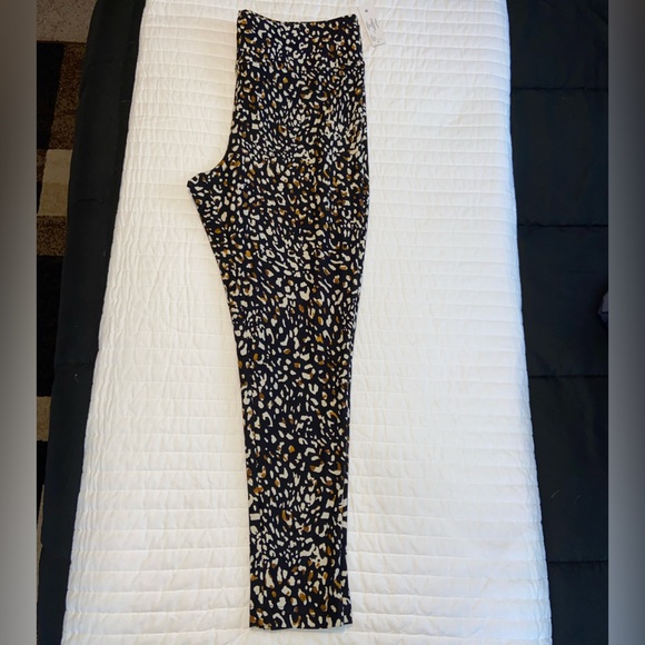 Women’s animal print leggings, Terra Sky Brand, Size: 1X/16-18, New with tags. - Picture 5 of 8
